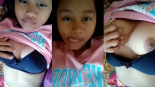 Bokep Indo Dina Rebahan Sambil Remas2 Tetek