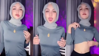 Bokep Indo Hijab Tiktoker Cantik Grepe Tetek Viral