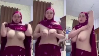 Bokep Indo Tante Masih Pake Mukena Mainin Susu