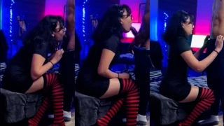 Bokep Indo AvaCyc Kacamata Cantik Pertama Kali Blowjob