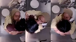 Bokep Indo Jilbab Ciuman Mesra Diruang Ganti
