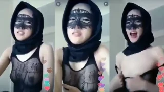Bokep Indo Jilbab Lingeire Transparan Tocil Siaran Langsung