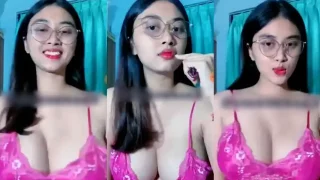 Bokep Indo Sri Ayu Tarisa Belahan Toket Menggoda