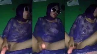 Bokep Indo Tante Jilbab Colmek Sambil Blowjob