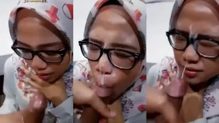 Bokep Indo Pelajar Jilbab Manis Blowjob Crot Diwajah