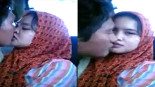 Bokep Indo Tante Jilbab Ciuman Mesra Didalam Mobil