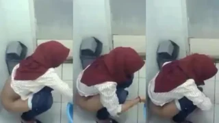 Bokep Indo ABG Hijab Jeans Ketat Pipis