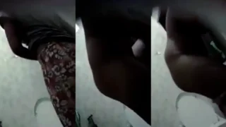 Bokep Indo Ngintip Cewe Lepas Busana Mau Mandi