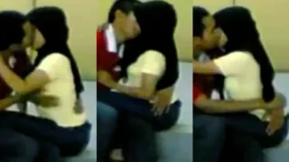 Bokep Indo Ngintip Mahasiswi Hijaber Mesum Ditangga Kampus