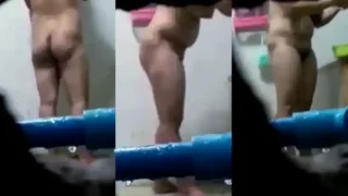 Bokep Indo Ngintip Tante Sebalah Lagi Mandi