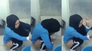 Bokep Indo Pelajar Hijab Kebelet Pipis Kamera Tersembunyi