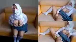 Bokep Indo Pelajar Tobrut Omek Squirt Disofa Kuning