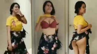 Bokep Indo Siskaeee Baju Kuning Eksib Dimall