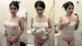 Bokep Indo Babyfe Mandi Keliatan Utingnya Menonjol