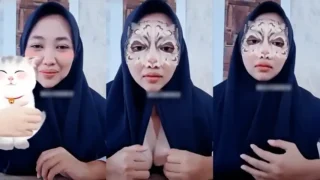 Bokep Indo Hijab Tante Atta Pamer Belahan Toket