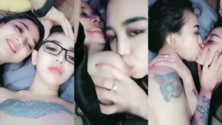 Bokep Indo Lesbian Tante Bertato Emut Toket