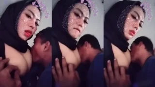 Bokep Indo Hijab Spek Bidadari Nyusui Bayi Gede